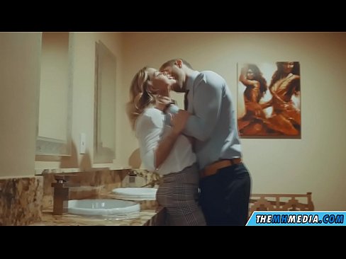 ❤️ کله چې یو ښکلی سپین رنګ تاسو په عامه تشناب کې جذبوي ❤️❌  کیفیت پورن